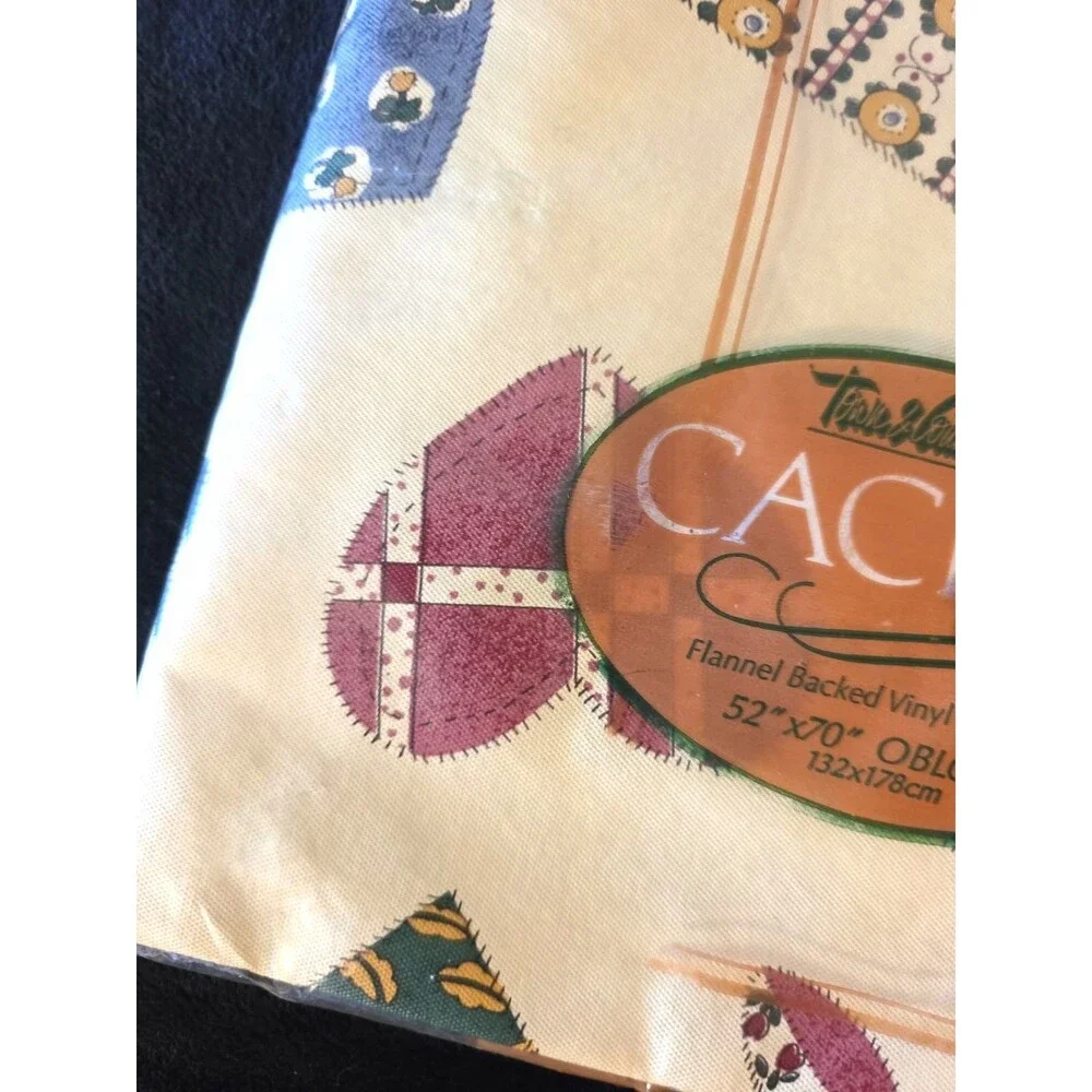 Vintage Town & Country Linen Flannel Backed Vinyl Tablecloth Calico Hearts